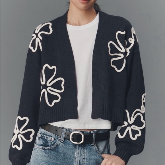 Anthropologie Sweaters - Anthropologie Dimensional Floral Crop Cardigan - Navy & White